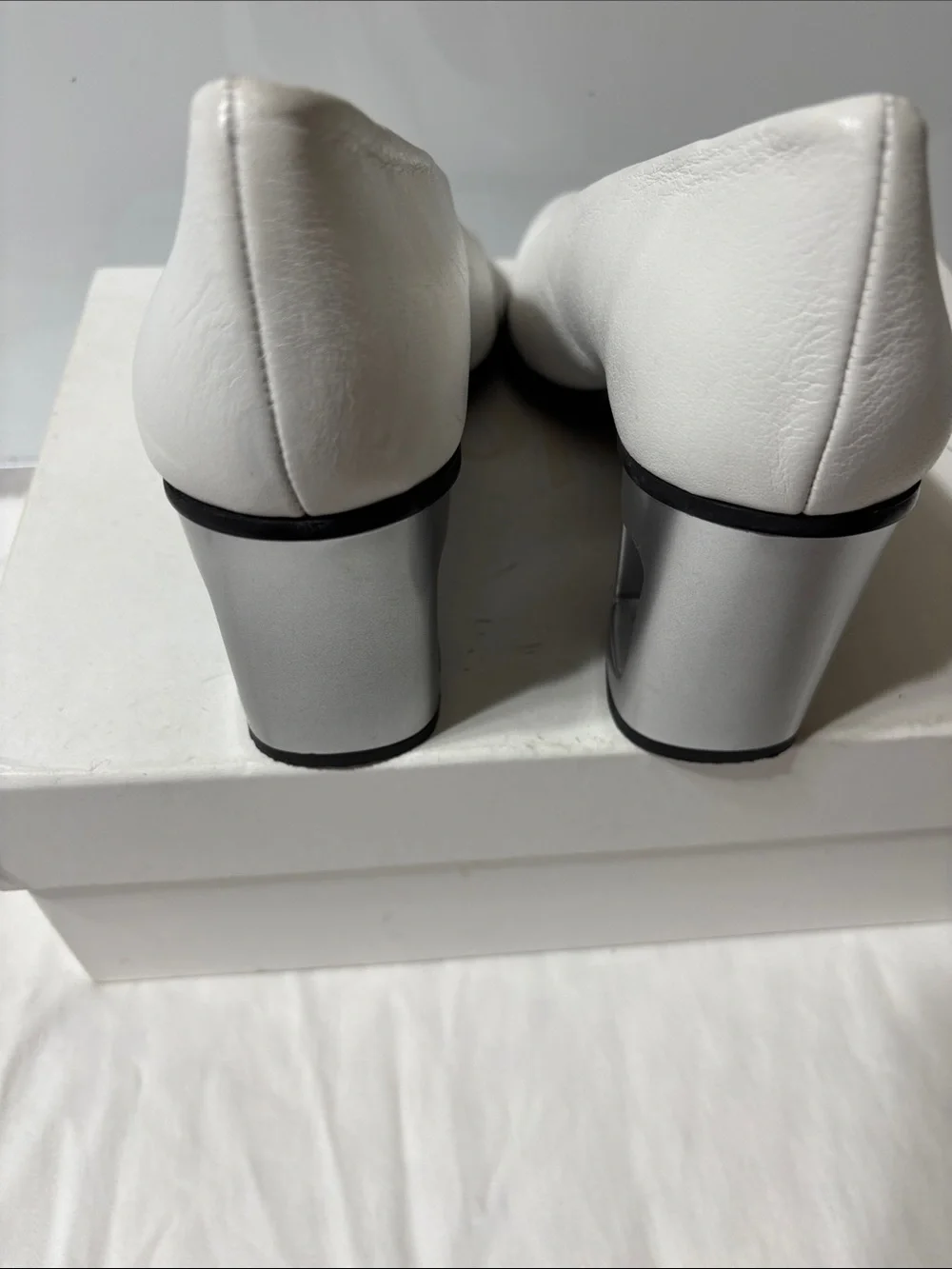 Hispanitas sleek white